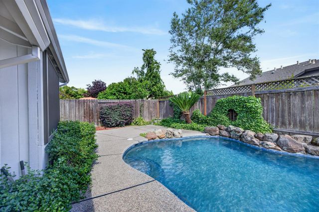 342 Rivergate Way, Sacramento, CA 95831
