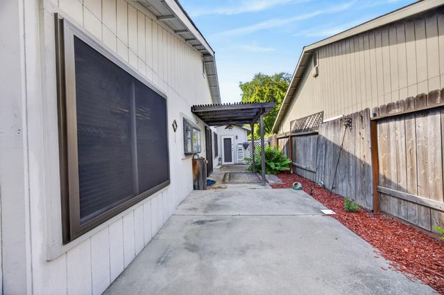 342 Rivergate Way, Sacramento, CA 95831