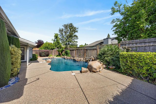 342 Rivergate Way, Sacramento, CA 95831