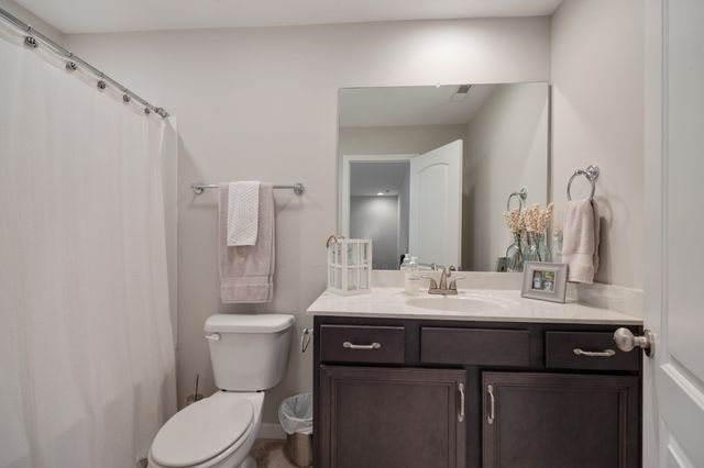 1645 Brockton Ln, Nashville, TN 37221
