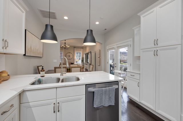 1645 Brockton Ln, Nashville, TN 37221