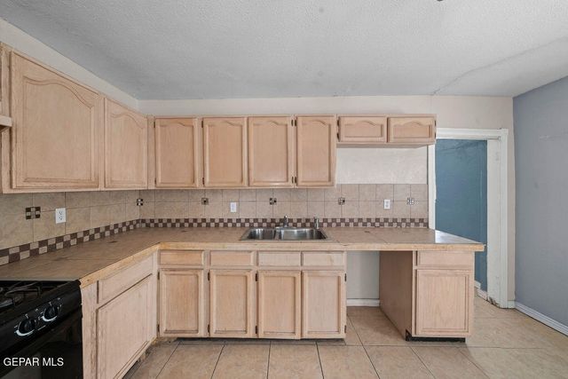 9265 LEONARDO Avenue, El Paso, TX 79907