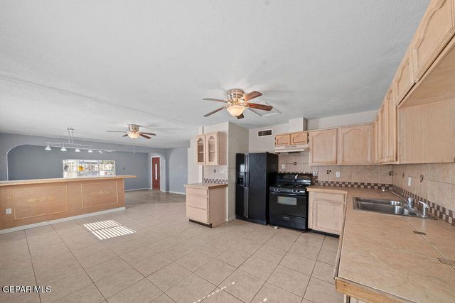 9265 LEONARDO Avenue, El Paso, TX 79907