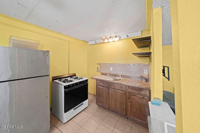 9265 LEONARDO Avenue, El Paso, TX 79907