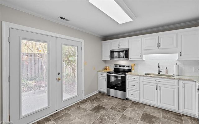 2 Appletree Lane, Greensboro, NC 27455