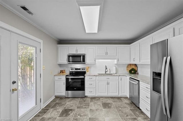 2 Appletree Lane, Greensboro, NC 27455