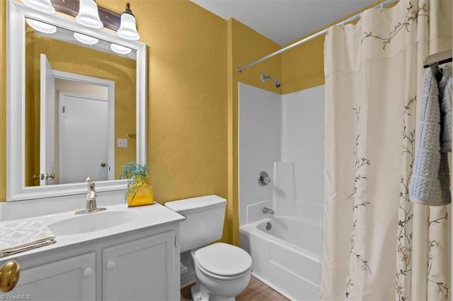 2 Appletree Lane, Greensboro, NC 27455