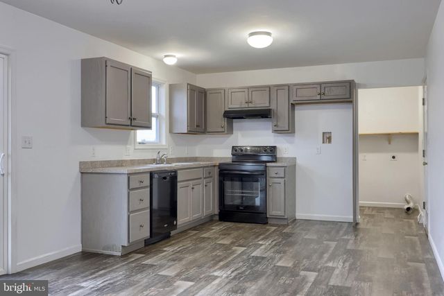 10 HILLSIDE DRIVE, Newmanstown, PA 17073