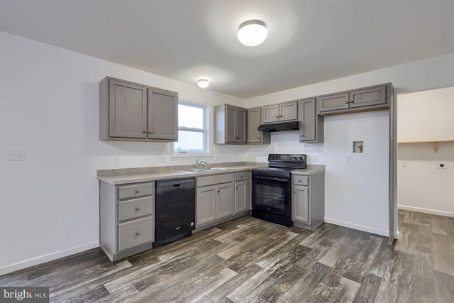 10 HILLSIDE DRIVE, Newmanstown, PA 17073