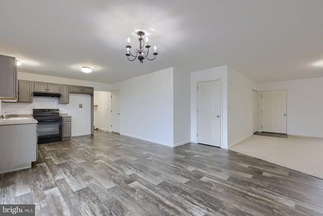 10 HILLSIDE DRIVE, Newmanstown, PA 17073