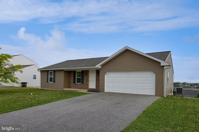 10 HILLSIDE DRIVE, Newmanstown, PA 17073