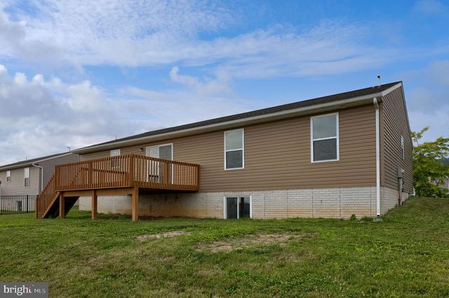 10 HILLSIDE DRIVE, Newmanstown, PA 17073
