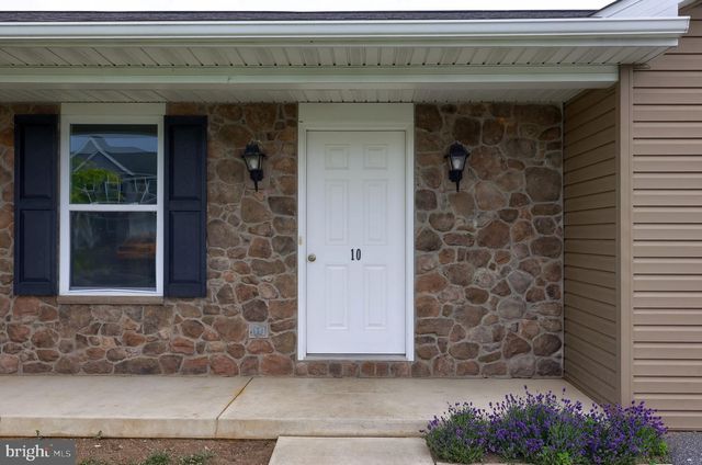 10 HILLSIDE DRIVE, Newmanstown, PA 17073