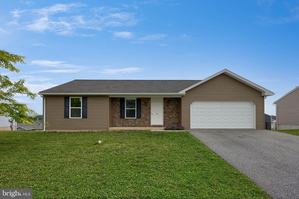 10 HILLSIDE DRIVE, Newmanstown, PA 17073