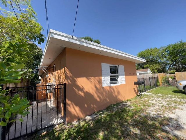 279 NW 96th St 279, Miami, FL 33150