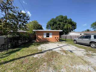 279 NW 96th St 279, Miami, FL 33150