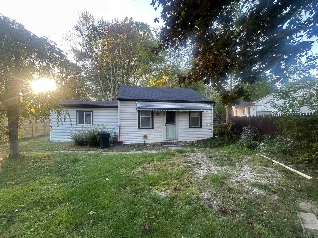 47031 Jefferson Avenue, Chesterfield Twp, MI 48047