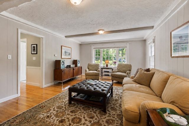 19 Lincoln Dr, Acton, MA 01720