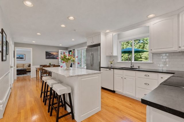19 Lincoln Dr, Acton, MA 01720