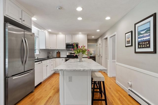 19 Lincoln Dr, Acton, MA 01720