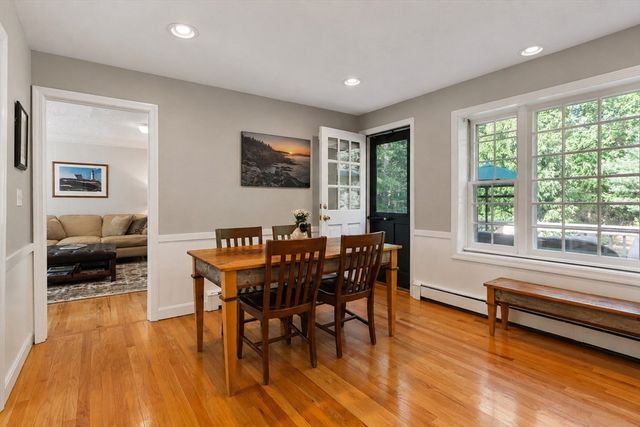 19 Lincoln Dr, Acton, MA 01720