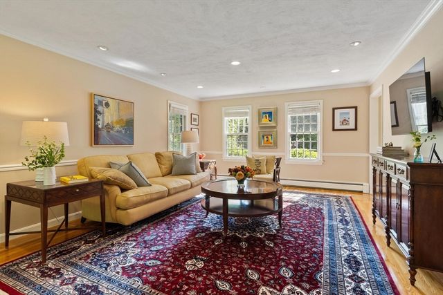 19 Lincoln Dr, Acton, MA 01720