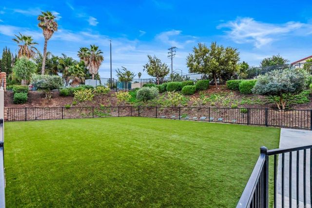 506 Willowmore Street, Vista, CA 92081