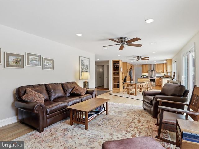 8818 COLD SPRING RD, Potomac, MD 20854