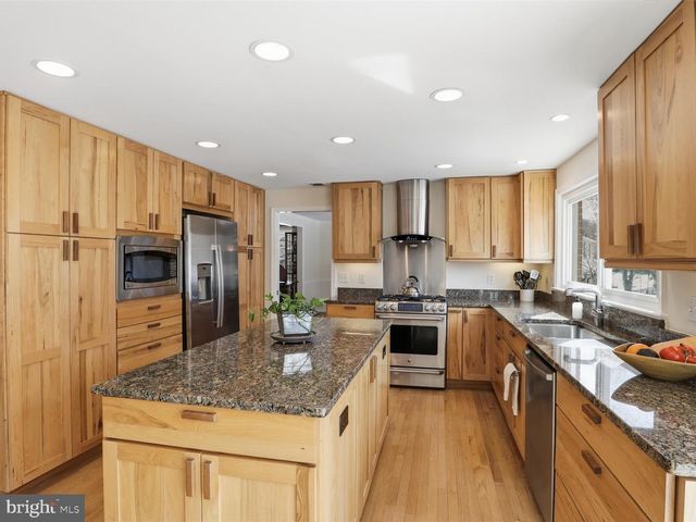 8818 COLD SPRING RD, Potomac, MD 20854