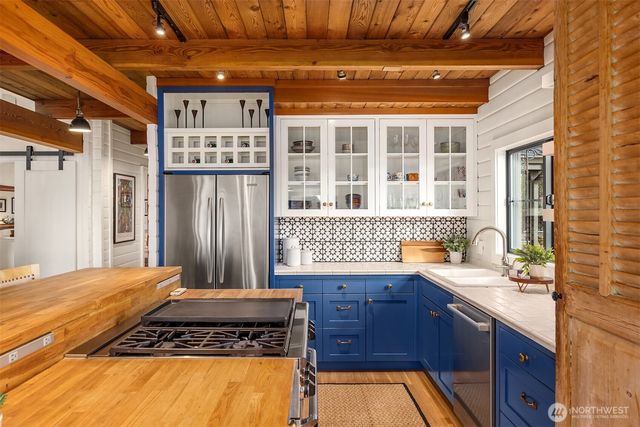 15451 Harvey Road NE, Bainbridge Island, WA 98110