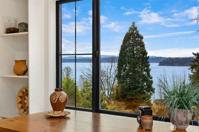 15451 Harvey Road NE, Bainbridge Island, WA 98110