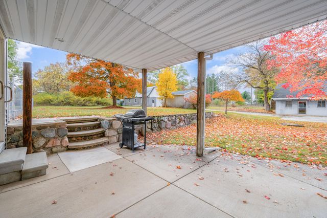 18751 16 Mile Rd, Big Rapids, MI 49307