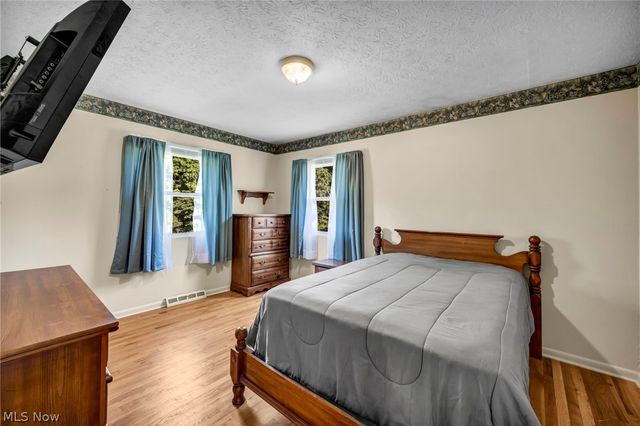 1347 S Polen Avenue, Mogadore, OH 44260