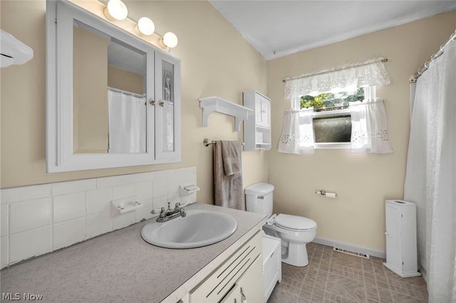 1347 S Polen Avenue, Mogadore, OH 44260