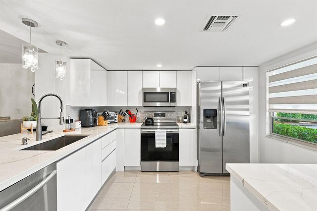 2405 Antigua Circle L1, Coconut Creek, FL 33066