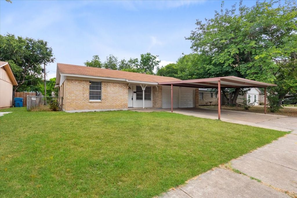 1628 Americana Boulevard, Blue Mound, TX 76131