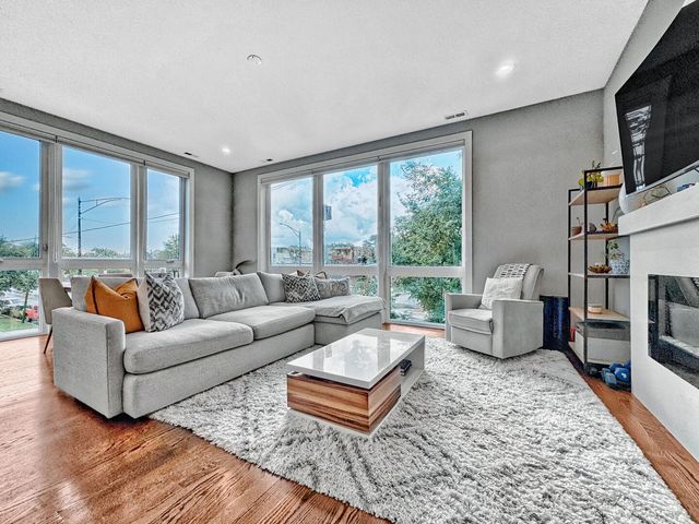 2352 W Potomac Avenue 2, Chicago, IL 60622