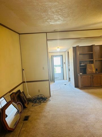 51 Champagne Rd, Gardner, MA 01440