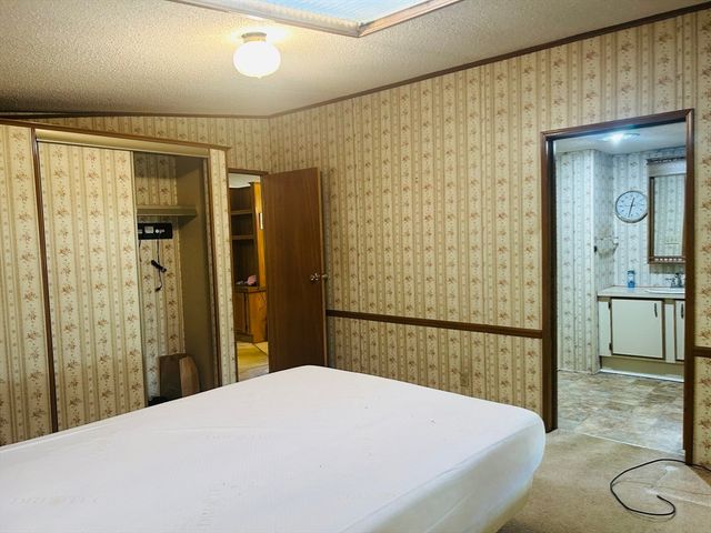 51 Champagne Rd, Gardner, MA 01440