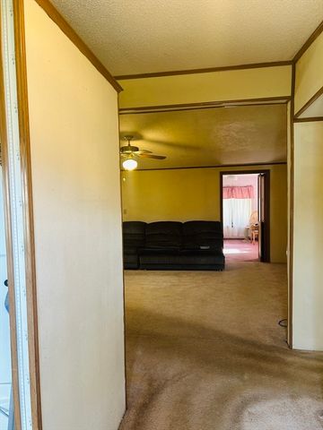 51 Champagne Rd, Gardner, MA 01440