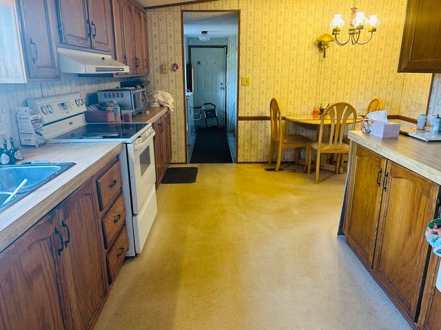 51 Champagne Rd, Gardner, MA 01440