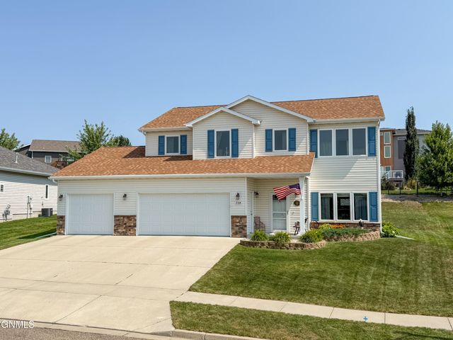 729 Walter Way, Bismarck, ND 58503 property photo