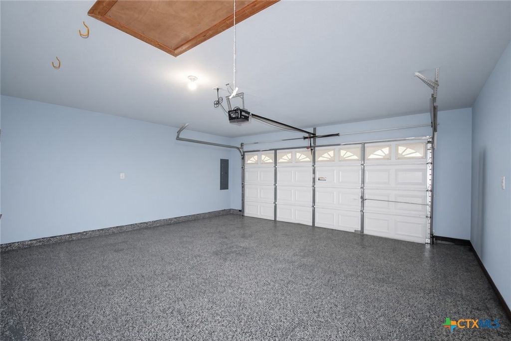 Image 10 of property listing at 29000 Colonial Drive, Georgetown, TX 78628