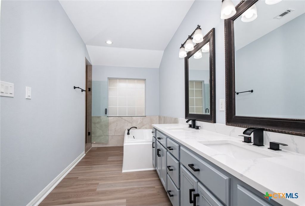 Image 14 of property listing at 29000 Colonial Drive, Georgetown, TX 78628