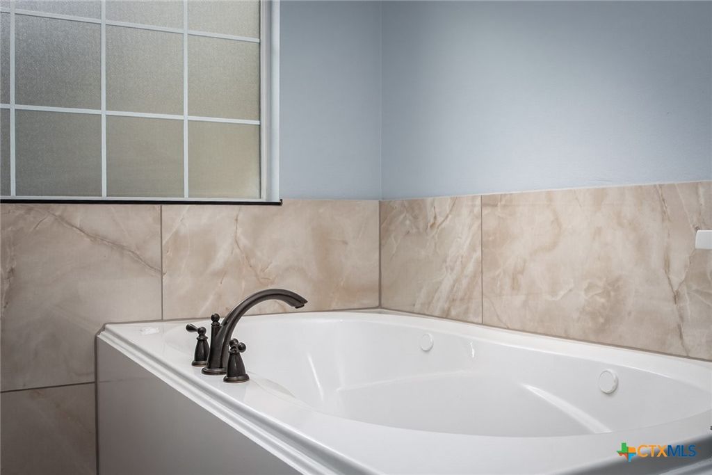 Image 18 of property listing at 29000 Colonial Drive, Georgetown, TX 78628