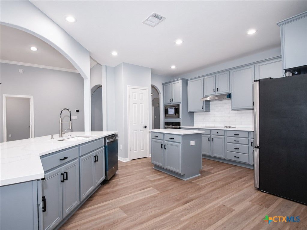 Image 27 of property listing at 29000 Colonial Drive, Georgetown, TX 78628