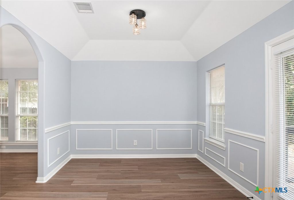 Image 30 of property listing at 29000 Colonial Drive, Georgetown, TX 78628