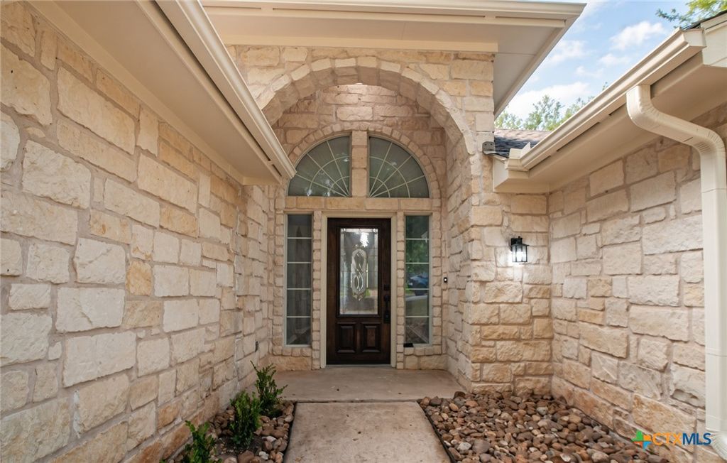 Image 4 of property listing at 29000 Colonial Drive, Georgetown, TX 78628