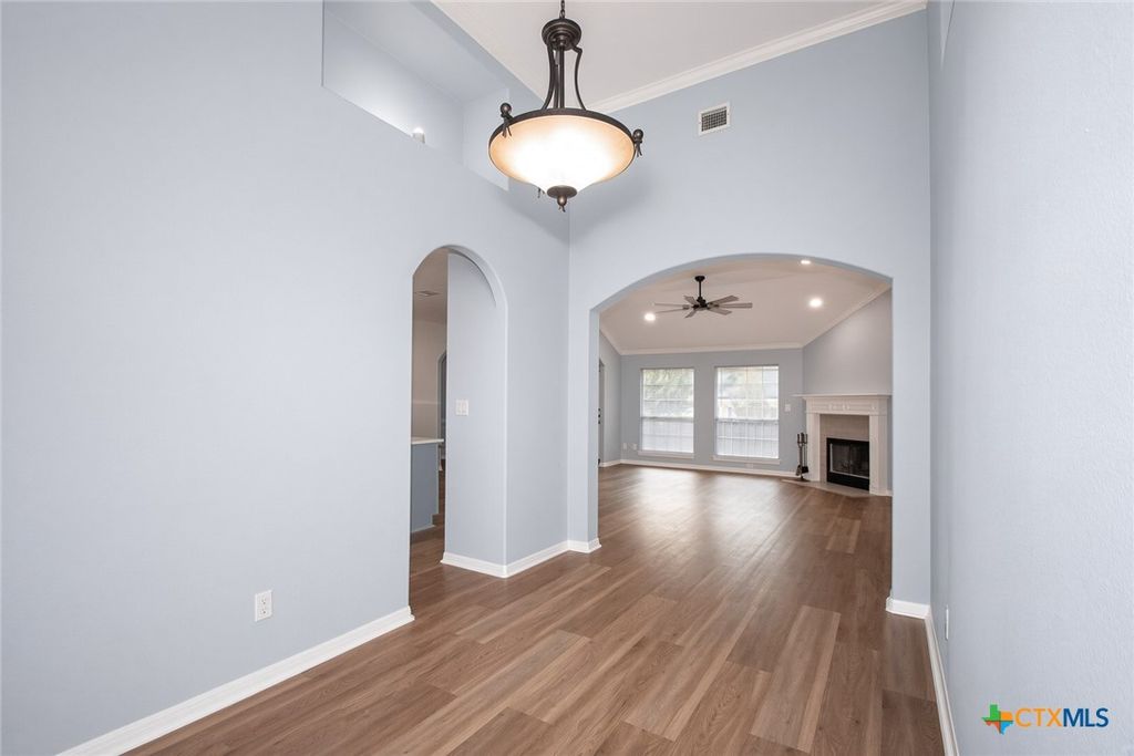 Image 7 of property listing at 29000 Colonial Drive, Georgetown, TX 78628