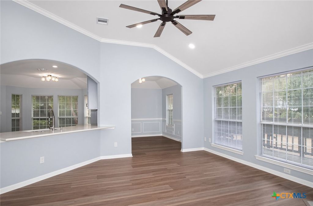 Image 9 of property listing at 29000 Colonial Drive, Georgetown, TX 78628